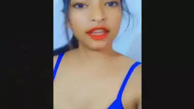 Sexy Desi Girl Showing Her BoobS new MMS Part 1