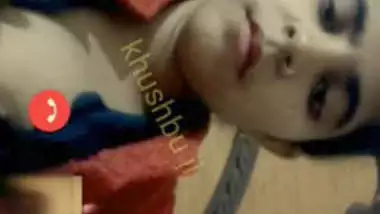 Super Hot Desi Bhabhi Showing Boobs and Pussy On video call New Mms