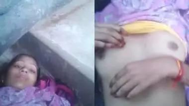 Desi Babe in Mehendi Outdoor MMS wid Audio