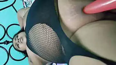 Hubby inserting but plug in his horny Bengali wife?s pussy with clear Bengali audio