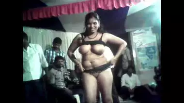 Telugu Aunty?s Hot Record Dance In Village