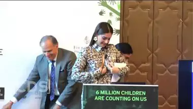 Sonam Kapoor?s Hot Boobs Exposed In A Function