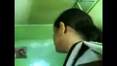 Desi Parlor Girl?s Happy Ending Massage