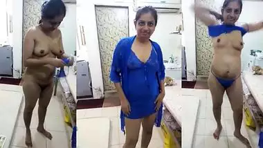 [ Indian Amateur ] Exclusive ? Famous Desi Aunty Showing Her Boobs And Pussy