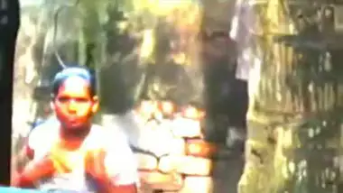 Mallu aunty?s outdoor bath video