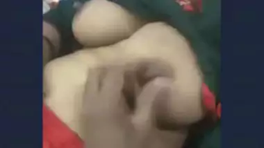 Desi Girl Showing her Boob?s & Pussy in Live-4