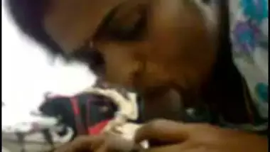 Tamil girl Niranjana?s deep blowjob to sex partner