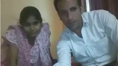 Chubby Indian bhabhi cam fun with hubby?s friend