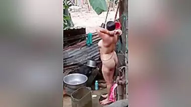 Today Exclusive- Boudi Outdoor Bathing Record In