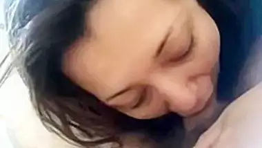 Chandigarh Cheating Wife Sucks Young Neighbor?s Cock