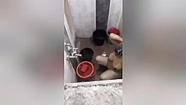 Desi Bhabhi Bathing Capture In