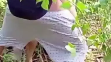 Wife gets sex on the jungle with her lover! Desi Mms video online