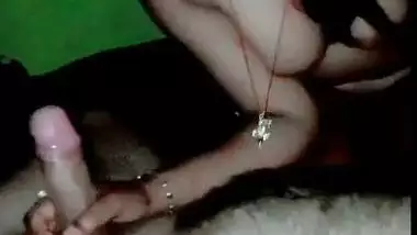 Man appreciates XXX ss of lewd Desi stepsister in MMS video