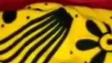 Cheating Desi housewife is fucked on camera in the MMS video