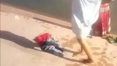 Desi vilage Woman?s Bathing