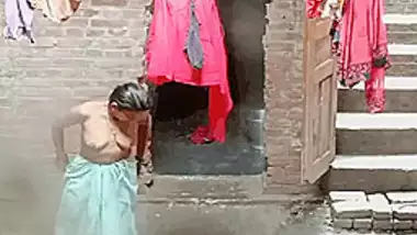 Desi Bhabhi Bathing Record In Part 1