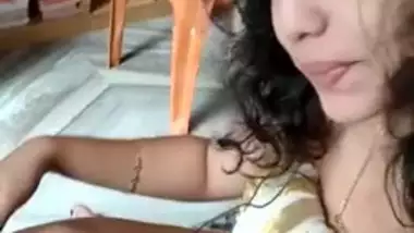 Indian private XXX video ! Desi hot bhbai sexy selfie making
