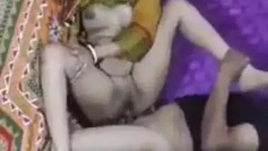 Desi slut gets it on with XXX partner in bed and becomes MMS