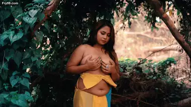 Big boobs model Parna photoshoot video ? 3
