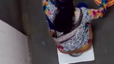 era in ladies toilet 2