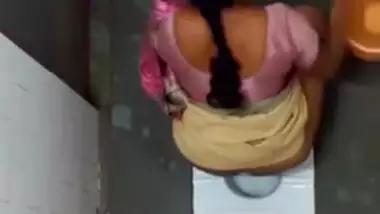 era in ladies toilet 1