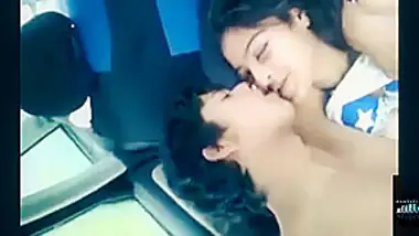 Horny College Teen Lovers? Romantic Sex In Car !