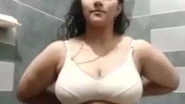 Hot Desi Girl Clip