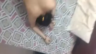 Cuckold records his wife while taking her friend?s dick