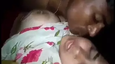 Kolkata whore swallows the guy?s cum in desi sex