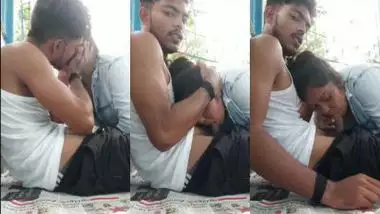 College girl gives an Indian blowjob to her lover outdoors